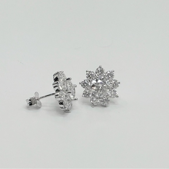 Jewelry - Over 3ct Sunflower 🌻 Moissanite Earrings